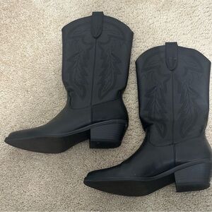 Madden Girl Redford Black Cowboy Boots in Size 8 GUC